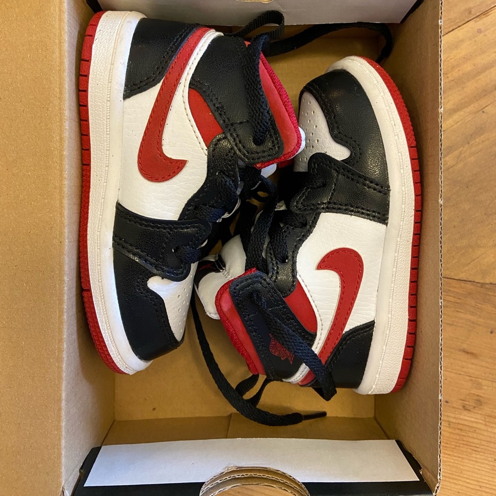 NIKE AIR JORDANS toddler size 6 in box